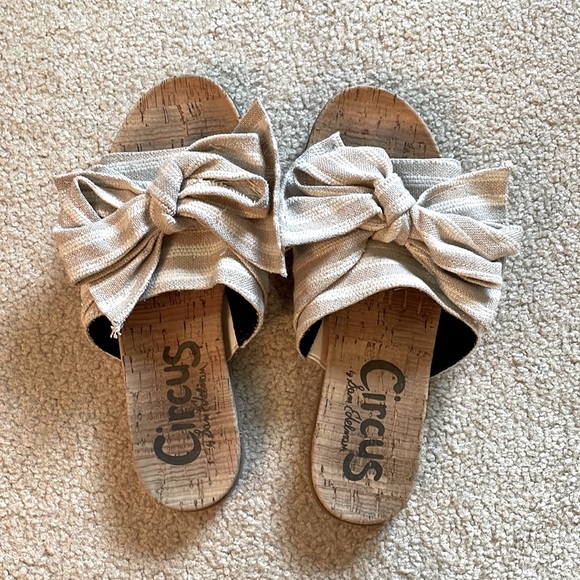 Sam Edelman // Beige Bow Slides Sandal - Picture 2 of 3